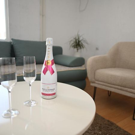 Cinema Vardar Apartment Skopje Esterno foto